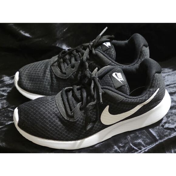 Nike Tanjun Women's Running Shoes Size 8.5 Black/White, 812655-011 Lace-Up - Picture 1 of 10